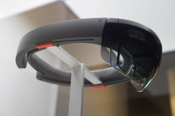 Microsoft решила сама производить очки дополненной реальности HoloLens - «Новости сети»