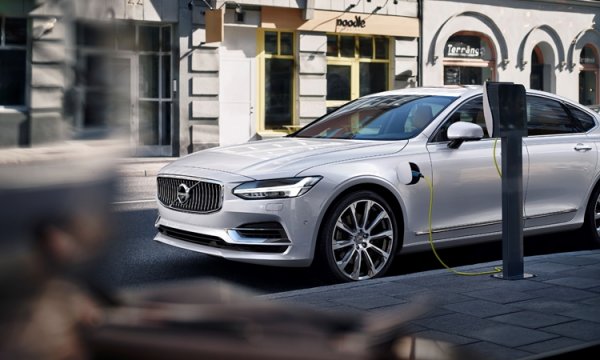 Volvo призывает ввести единые стандарты на системы для зарядки электромобилей - «Новости сети»