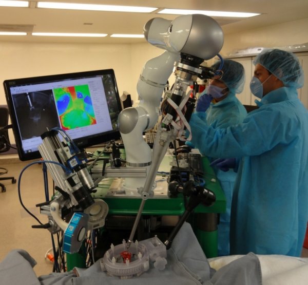 Автономный робот-хирург может оперировать лучше человека - «Новости сети»