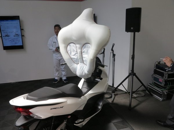 Honda изобрела подушку безопасности для скутеров - «Новости сети»