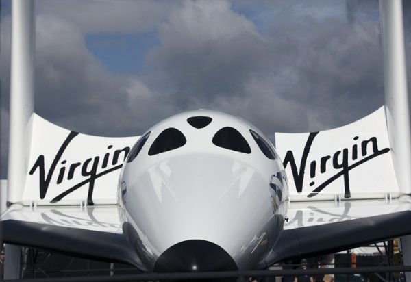 Virgin Galactic наметила первое путешествие в космос на середину 2018 года - «Новости сети»