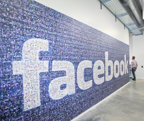 Facebook успешно зарабатывает на рекламе и привлекает инвестиции на бирже - «Интернет»