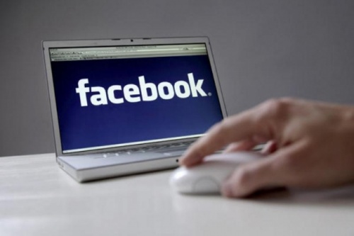 Facebook защитил право использовать материалы из лент несовершеннолетних пользователей в рекламе - «Интернет»