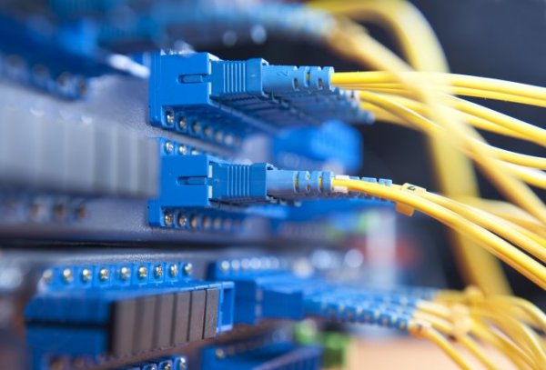 Ученые достигли рекордной скорости передачи данных по оптоволокну - «Интернет и связь»