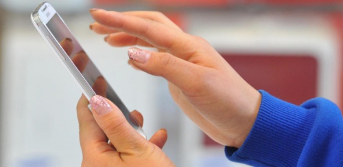 В России женщины пользуются мобильным интернетом чаще мужчин - «Интернет»