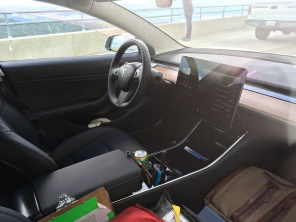Интерьер электрокара Tesla Model 3 запечатлён на «живых» фотографиях - «Новости сети»