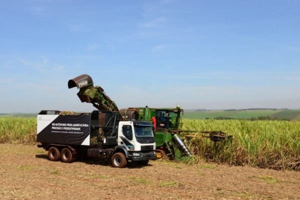 Самоуправляемые грузовики Volvo позволят увеличить урожай сахарного тростника в Бразилии - «Новости сети»