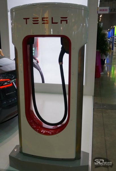 Tesla хочет перевести станции Supercharger на солнечные панели и аккумуляторы - «Новости сети»