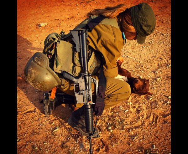 Рядовая израильской армии стала звездой Instagram | - «Интернет и связь»