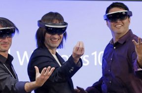 Это приложение для HoloLens не даст Вам забыть имя нового знакомого! - «Windows»