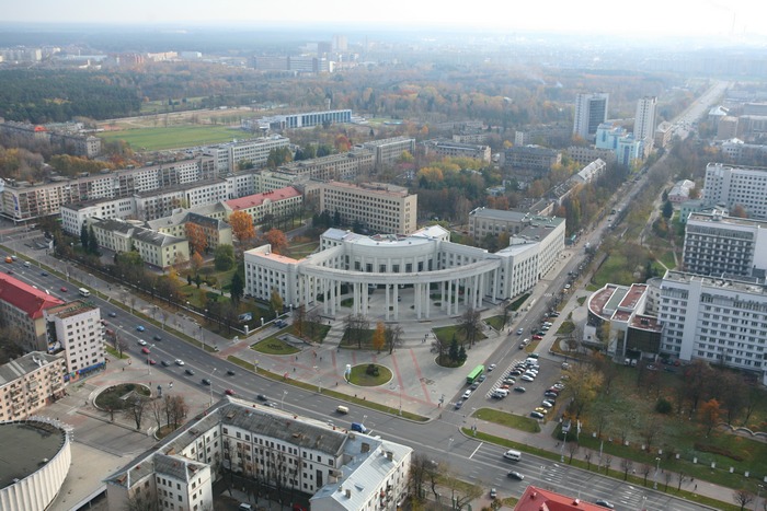 Минском сайт. Академия наук сверху. Главное здание Минска. Минск главное здание в центре. Минск здание Академии наук фото.