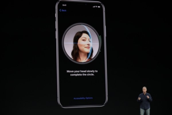 Apple: система Face ID во время презентации сработала корректно - «Новости сети»