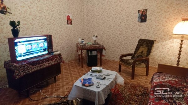 Фото дня: постсоветский ретро-антураж для ретро-консоли SNES Mini - «Новости сети»