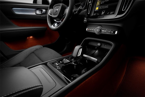 Компактный кроссовер Volvo XC40 получил систему самоуправления Pilot Assist - «Новости сети»