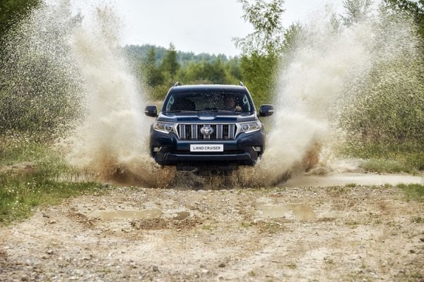 Новый внедорожник Toyota Land Cruiser Prado обзавёлся передовыми электронными помощниками - «Новости сети»