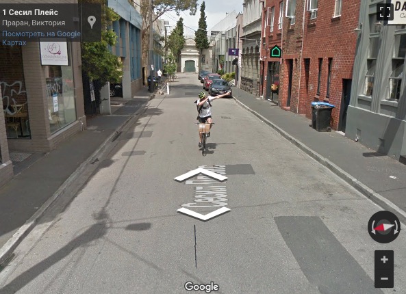 Велосипедист проехал целую улицу за машиной Google Maps, делая дэб | - «Интернет и связь»