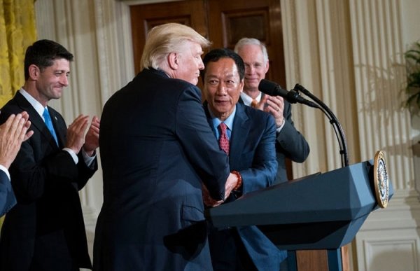 Foxconn откладывает строительство в Китае завода по производству LCD - «Новости сети»