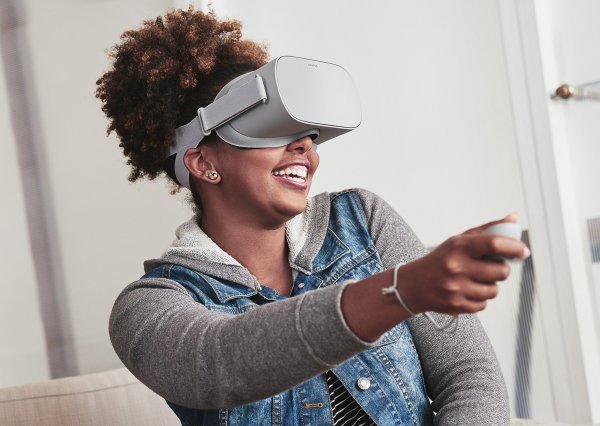 Недорогой шлем виртуальной реальности Oculus Go работает без смартфона и компьютера | - «Интернет и связь»