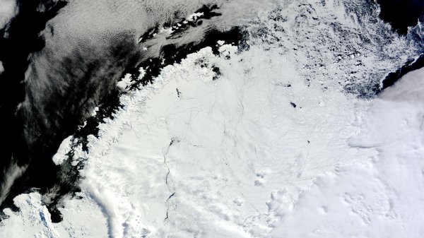 Во льдах Антарктиды нашли необычную гигантскую дыру | 42.TUT.BY - «Интернет и связь»