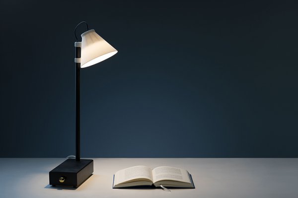 Дизайнер создал лампу, которая избавит от смартфонной зависимости | - «Интернет и связь»