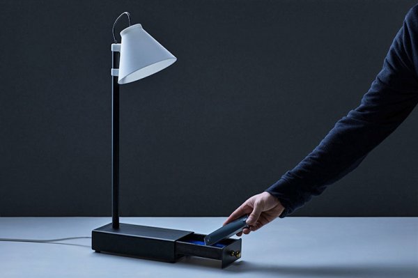 Дизайнер создал лампу, которая избавит от смартфонной зависимости | - «Интернет и связь»