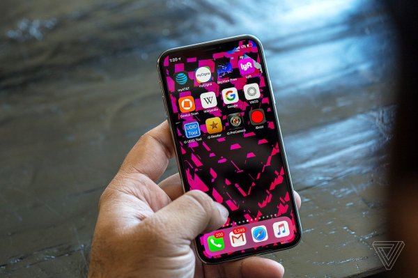 Первые покупатели iPhone X не смогли его активировать | - «Интернет и связь»