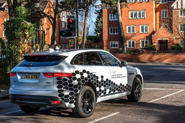 Робомобили Jaguar Land Rover впервые выехали на дороги общего пользования - «Новости сети»