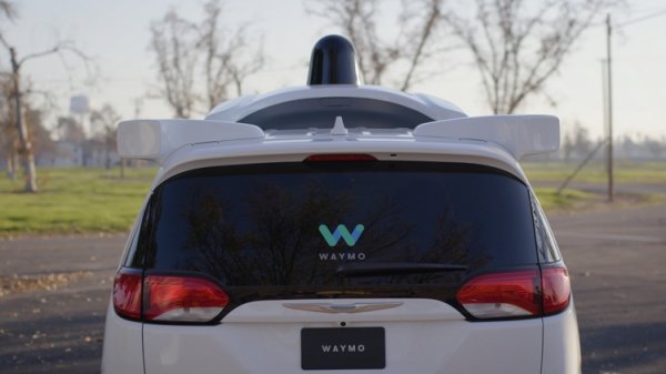 Робомобили Waymo впервые начнут перевозить пассажиров без страхующего водителя - «Новости сети»