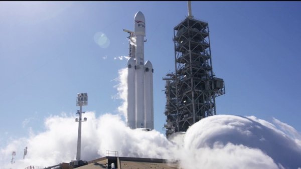 Огневые испытания SpaceX Falcon Heavy прошли успешно, запуск — через неделю - «Новости сети»