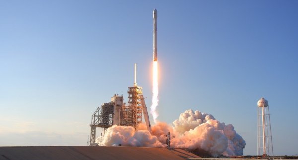 SpaceX успешно запустила первые спутники для раздачи Интернета - «Новости интернета»