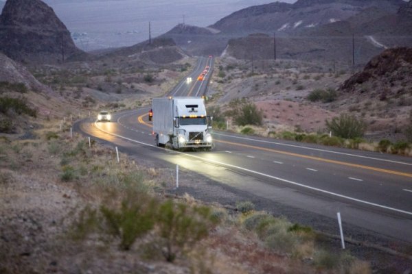 Автономные грузовики Uber перевозят грузы для клиентов Uber Freight - «Новости сети»