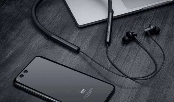 Xiaomi познакомила с беспроводной гарнитурой Mi Collar - «Новости сети»