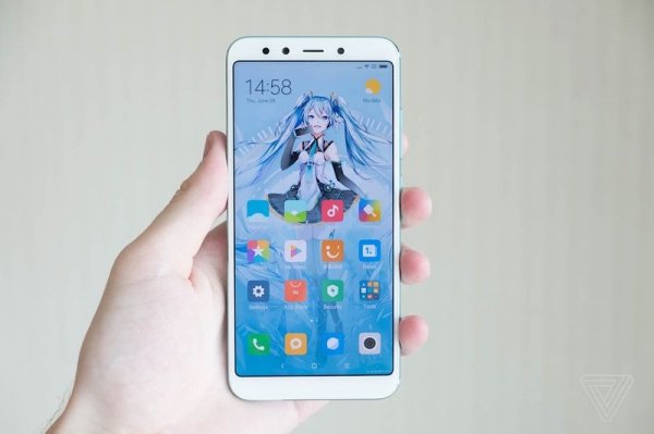 Фото дня: Xiaomi выпустила Mi 6X в богатом издании в стиле Мику Хацунэ - «Новости сети»