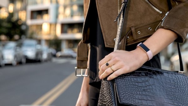 Квартальные продажи фитнес-трекеров Fitbit серьёзно сократились - «Новости сети»