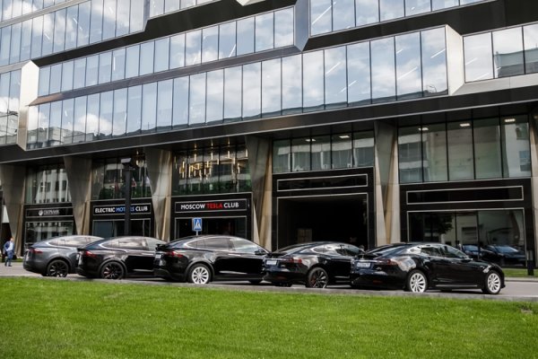 В Москве заработал сервис аренды электромобилей Tesla: 120 000 рублей за три дня - «Новости сети»