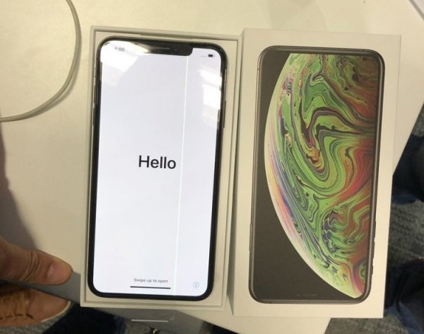 Бракованный iPhone XS Max обнаружен в день старта продаж - «Новости сети»
