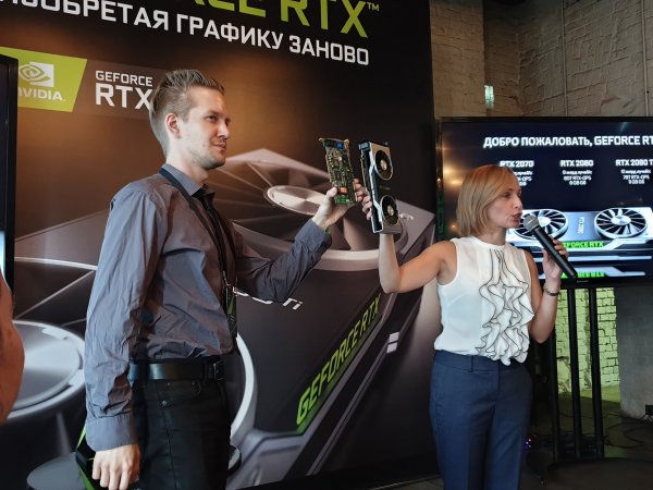 Фото дня: глава лаборатории 3DNews показал коллекцию видеокарт на мероприятии NVIDIA - «Новости сети»