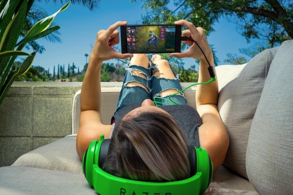 Игровой смартфон Razer Phone 2 может получить сенсорную панель управления - «Новости сети»