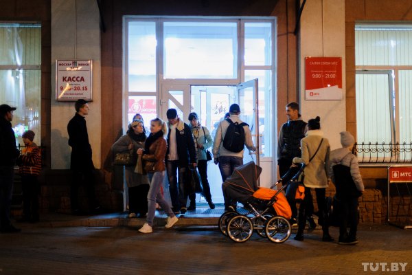 В Гомеле МТС и velcom предлагают безлимиты за рубль в месяц. В салонах — толпы - «Интернет и связь»