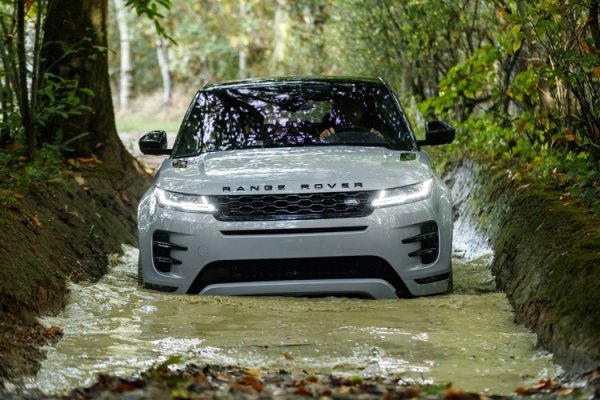 Новый Range Rover Evoque стал первым автомобилем с технологией «прозрачного капота» - «Новости сети»