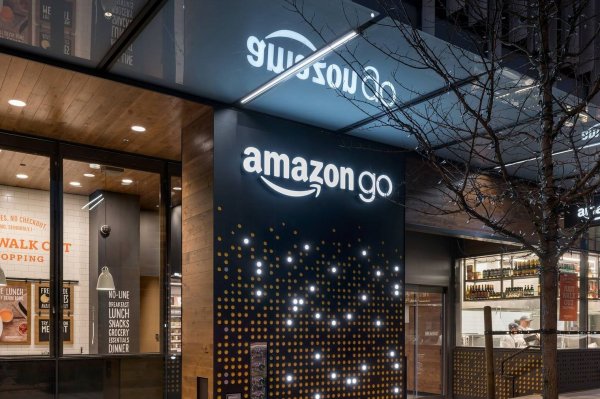 Amazon тестирует свою технологию без кассиров в крупных магазинах - «Новости сети»