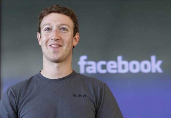 В Facebook запретили любые намеки на секс - «Интернет и связь»