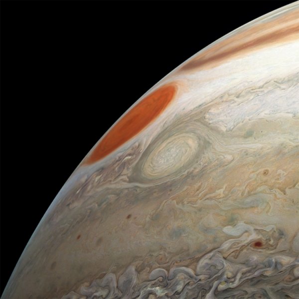 Фото дня: два колоссальных вихря в атмосфере Юпитера - «Новости сети»