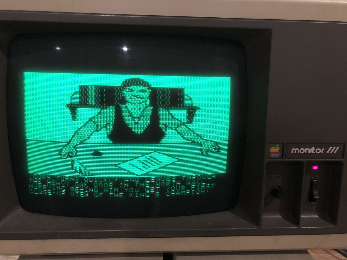 The computer is he. Найти компьютер. Компьютерная игра викторина Старая. Нашел свой старый компьютер. На телевизоре видео игры 80-х годов.