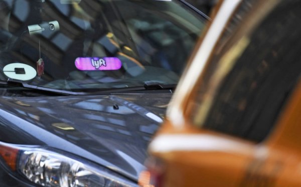 Lyft переманивает водителей конкурента Uber дешёвым ремонтом и бесплатным банковским сервисом - «Новости сети»