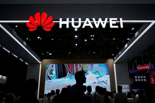 Видео с поющими китайскими детишками, прославляющими Huawei, стало вирусным - «Новости сети»