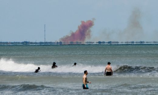 Клубы дыма — у SpaceX произошёл сбой во время тестирования двигателей - «Новости сети»