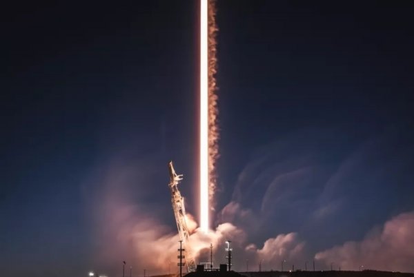 Американская Федеральная комиссия по связи одобрила планы SpaceX по запуску интернет-спутников - «Новости сети»