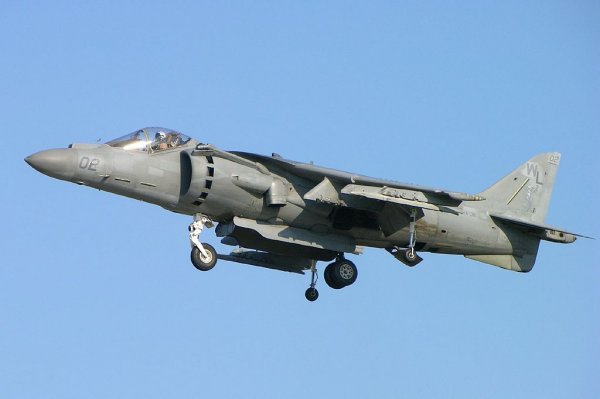 Будут летать больше 40 лет: морская пехота США продолжит использовать штурмовики AV-8B Harrier II - «Интернет и связь»