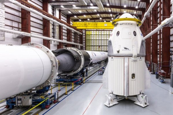 Клубы дыма — у SpaceX произошёл сбой во время тестирования двигателей - «Новости сети»